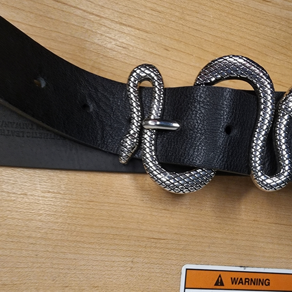 Snake buckle belt